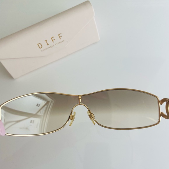 🌸SOLD🌸CHANEL AUTHENTIC Gold CC crystal sunglasses - Picture 10 of 16